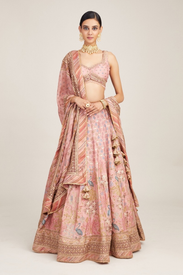Party Wear Lehenga for Ladies at Rs.2000/Piece in amravati offer by Samra  Saree Mall