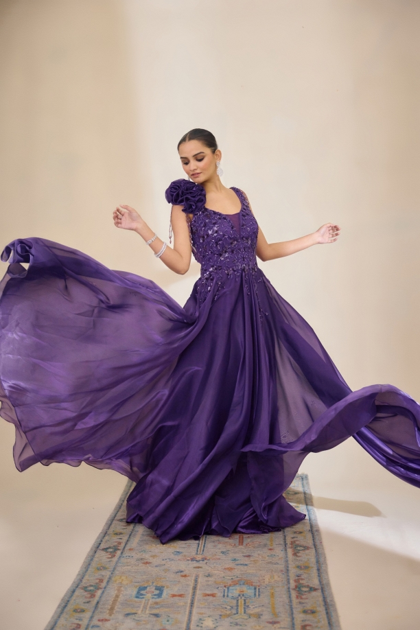 Indo Western Gowns Buy Latest Designer Gowns Online Frontier Raas